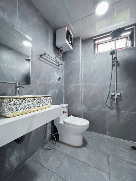 BÁN NHÀ PHÂN LÔ PHẠM VĂN ĐỒNG 50M² x 7 TẦNG THANG MÁY MT 5M – GIÁ 12.5 TỶ, LÔ GÓC, Ô TÔ VÀO NHÀ