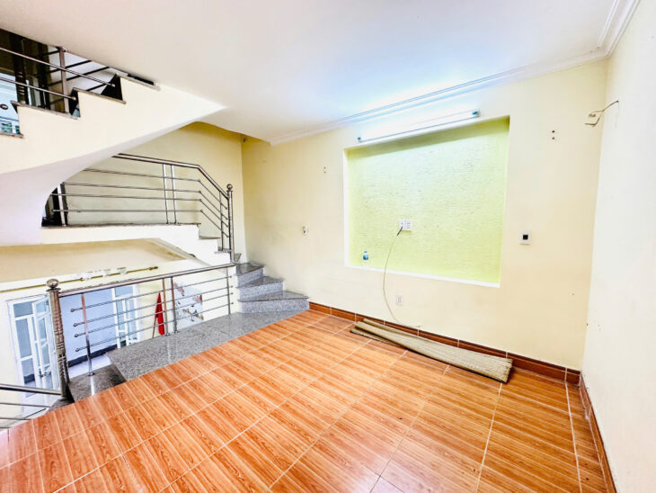 ĐÌNH ĐÔNG 3.5 TẦNG GIA CHỈ 2 TỶ BÌA ĐẸP.