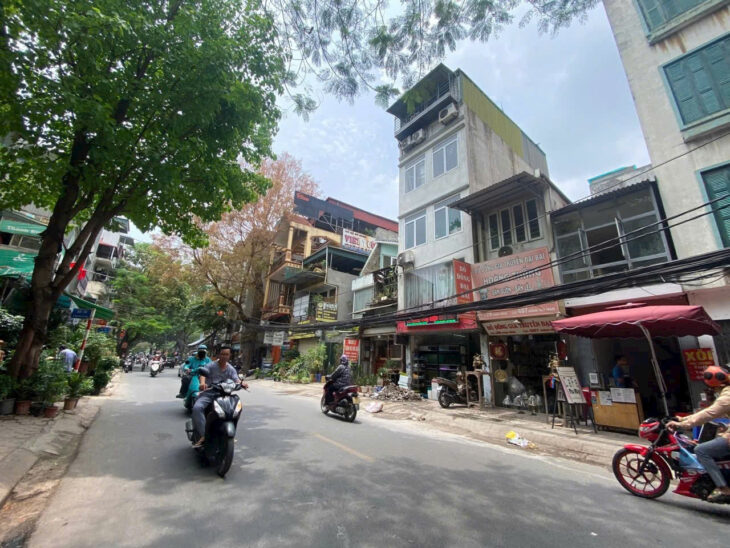 ✈️✈️✈️ SIÊU PHẨM MẶT PHỐ TRUNG TÂM, MẶT PHỐ HOÀNG HOA THÁM . – GIÁ RẺ HƠN MẶT NGÕ- HỘ KHẨU BA