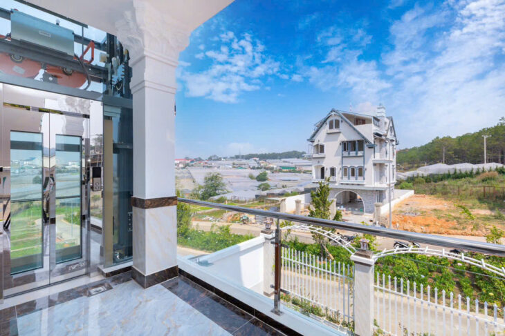 CHO THUÊ VILLA CAO CẤP ĐÀ LẠT, LÂM VIÊN – VIEW THÔNG, NHÀ LỒNG, THANG MÁY, XE 45 CHỖ – 30