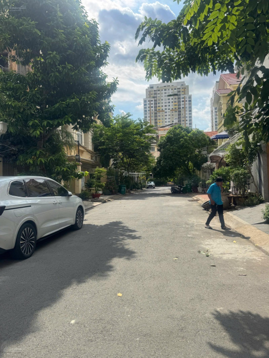 Bán nhà biệt thự sân vườn trung tâm phường Thảo Điền, Quận 2