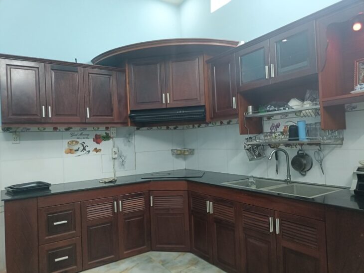 NHÀ 2 TẦNG BTCT – XÂY TƯỜNG 20CM – CÁCH ĐẠI HỌC TÀI CHÍNH MARKETING 50M – CÓ PN TRỆT – SÂN ĐỂ Ô TÔ