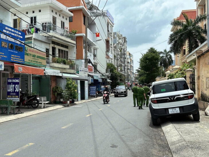 CHDV 6 lầu hẻm 416 Dương Quảng Hàm DTS 650m2 ngang 5m 16PN TN 100tr sát Bình Thạnh 27 tỷ