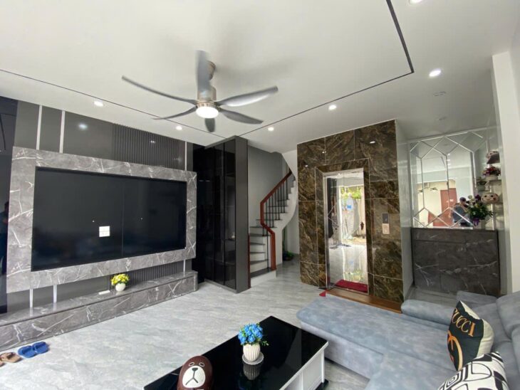 Bán Nhà 6 Tầng Thang Máy – 40m² – Mặt Tiền Gần 5m – Trung Tâm Long Biên – 9 Tỷ