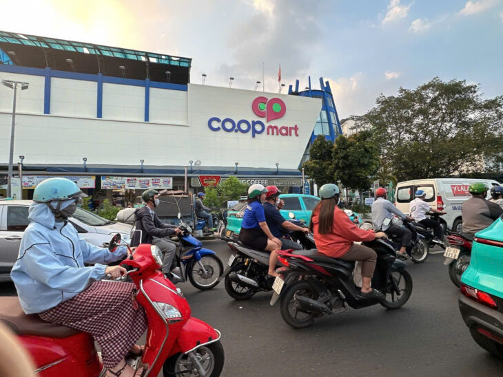 Bán nhà trọ 5 lầu có hầm sát sân bay HXH Phạm Văn Đồng 81m2 ngang 4.5m 10PN chỉ 12.5 tỷ