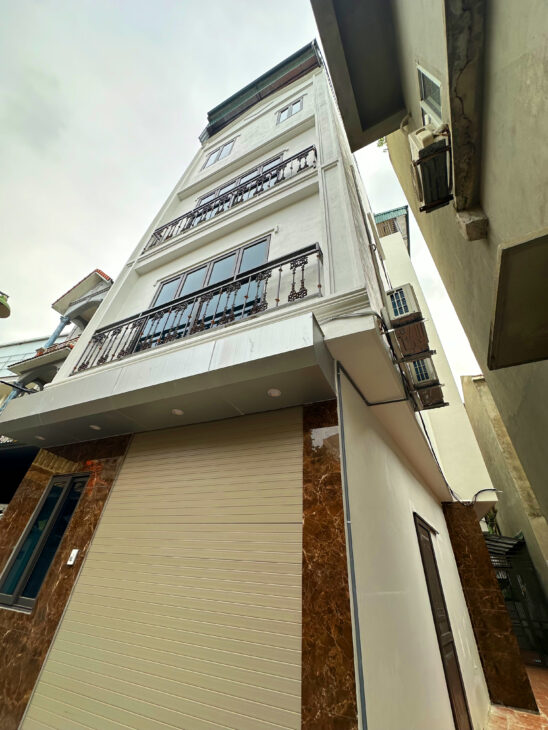 Sở hữu nhà Đa Sỹ, lô góc 5 tầng mới, gần sân bóng, bể bơi Đa Sỹ. Giá chỉ 5 tỷ