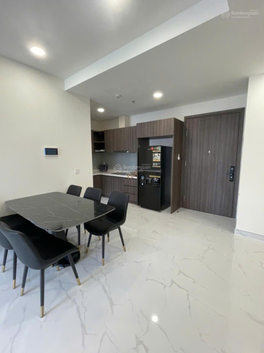 Cho thuê Diamond Centery 96m2 2pn 1 kho full nội thất cao cấp.