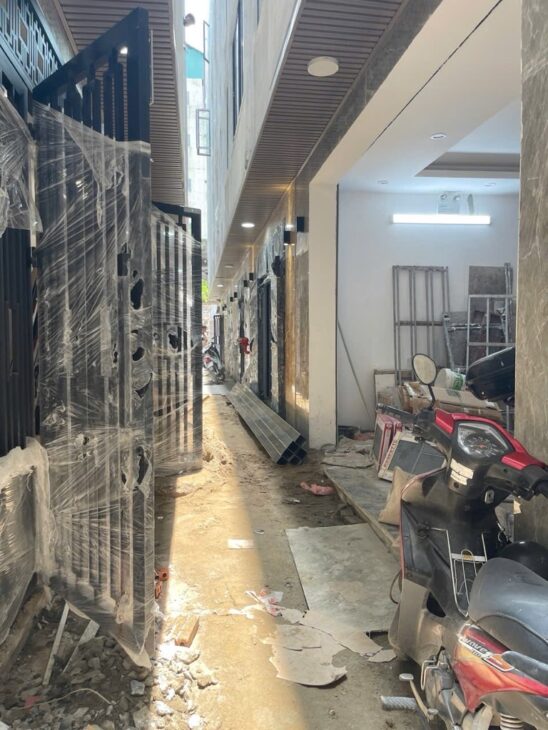 NHÀ MỚI DÂN XÂY CHẮC CHẮN – THANG MÁY XỊN – FULL NỘI THẤT- NGÕ 3M BA GÁC ĐUA – VÀI BƯỚC RA PHỐ _