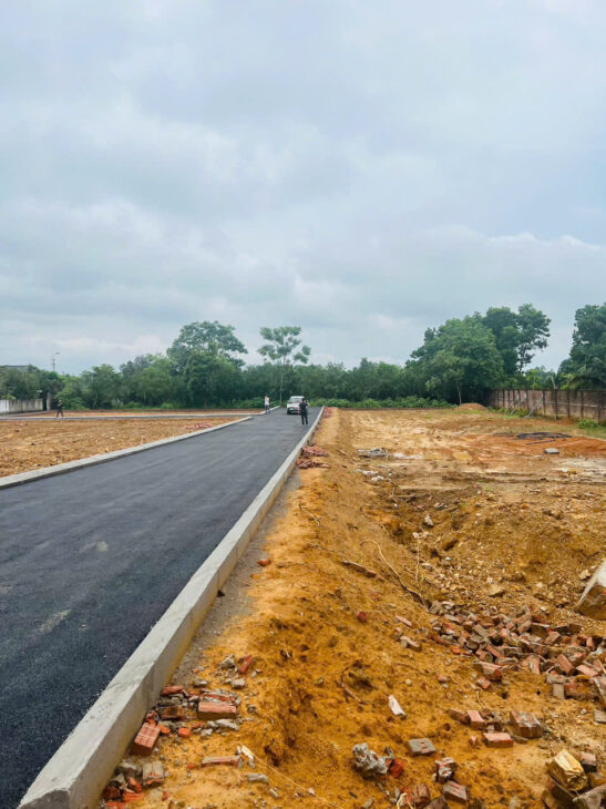 . Về đất nền Láng Hòa Lạc 100m2 giá 2.2 tỷ – hạ tầng hoàn thiện, tiện ích đầy đủ Nguyễn Hùng BĐS –