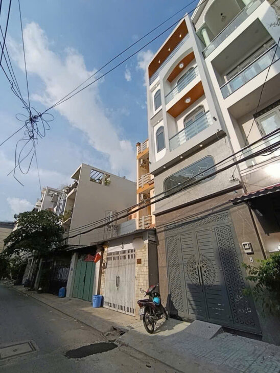 Bán nhà hẻm Chiến Lược, Bình Tân. 4x15m, 3 tầng, 4PN, Sổ Đỏ. Giá 7.9 tỷ.
