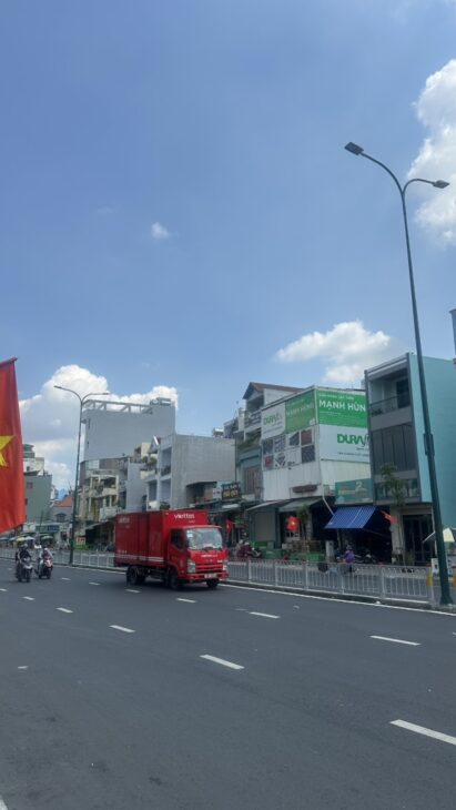 Bán nhà mặt tiền Trần Bá Giao 111m2 nở hậu 6.3m view góc tương lai tiện xây mới 8.99 tỷ.