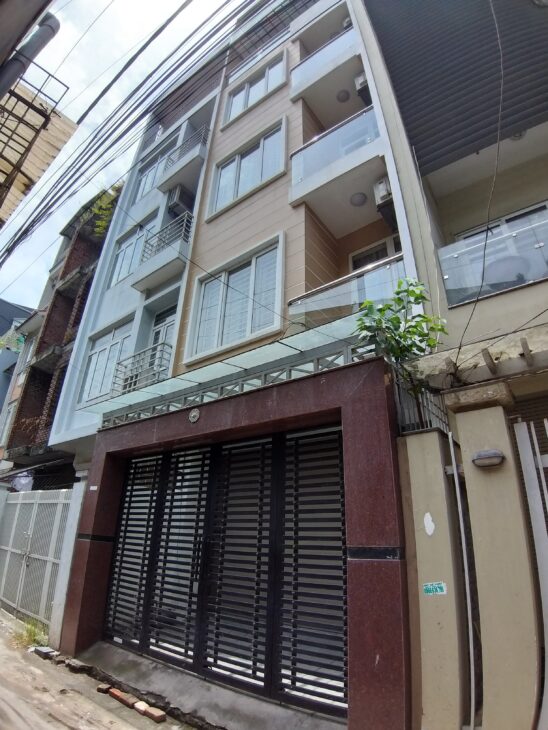 Cho thuê nhà Trần Vỹ, 120m2, 4 tầng, 20 triệu làm chuyển phát nhanh, văn phòng.