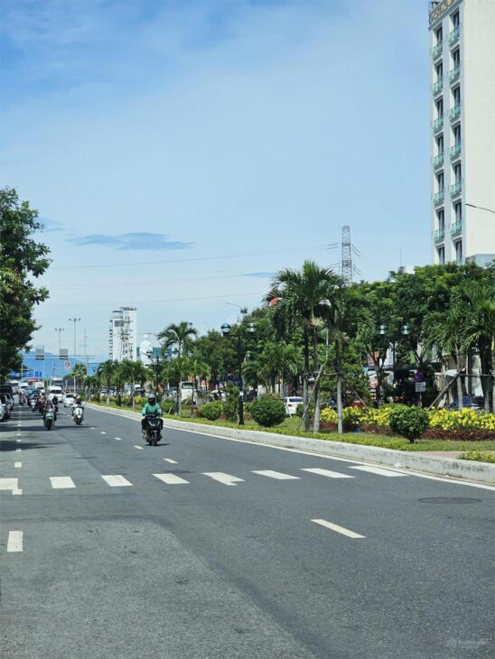 Bán đất đường Hồ Xuân Hương, Dt 265m2 ngang 10m gần biển Mỹ Khê