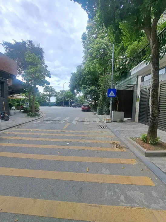 Bán nhà KĐT văn Phú, Hà Đông VỈA HÈ, Ô TÔ TRÁNH 95mx 5 tầng 26.5 tỷ.