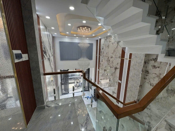 Đổi chỗ ở bán Nhà 5 tầng đẹp, xe hơi ngủ trong nhà gần Hà Huy Giáp, 56m2, nhỉnh 6Tỷ