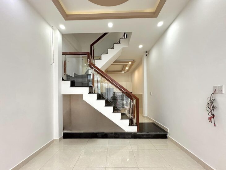 Nhà 5 Tầng Ngô Gia Tự – Mặt Tiền 3.8m, Ô Tô Đỗ Cửa – Đẹp Long Lanh, Ở Ngay