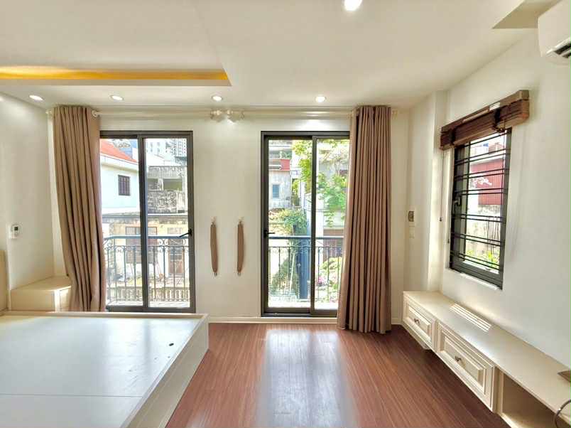 nhà đẹp lô góc Hồng Tiến, 45m x 5 tầng, mặt tiền 4.5m, gara ôtô, phân lô bàn cờ, ôtô chạy vòng quanh