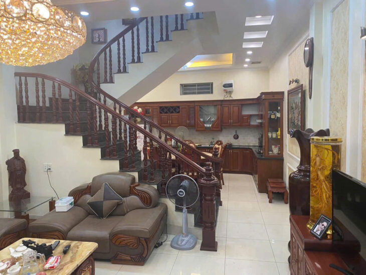 BÁN NHÀ 4 TẦNG 68M2, Ô TÔ ĐÕ CỬA NGÔ GIA TỰ, LONG BIÊN