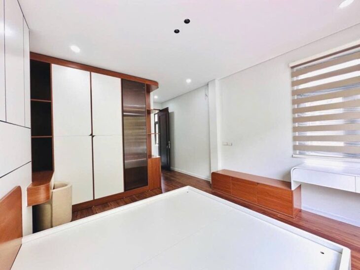 18.5 Tỷ, Oto Tránh, Vỉa hè, Kinh Doanh đỉnh, Lõi Đống Đa, Lô góc, 40m2 x 6T thang máy.