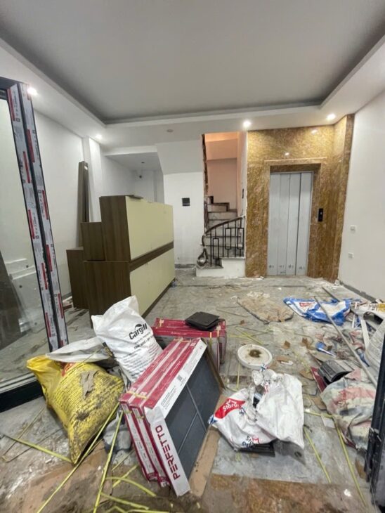 NHÀ MỚI DÂN XÂY CHẮC CHẮN – THANG MÁY XỊN – FULL NỘI THẤT- NGÕ 3M BA GÁC ĐUA – VÀI BƯỚC RA PHỐ _