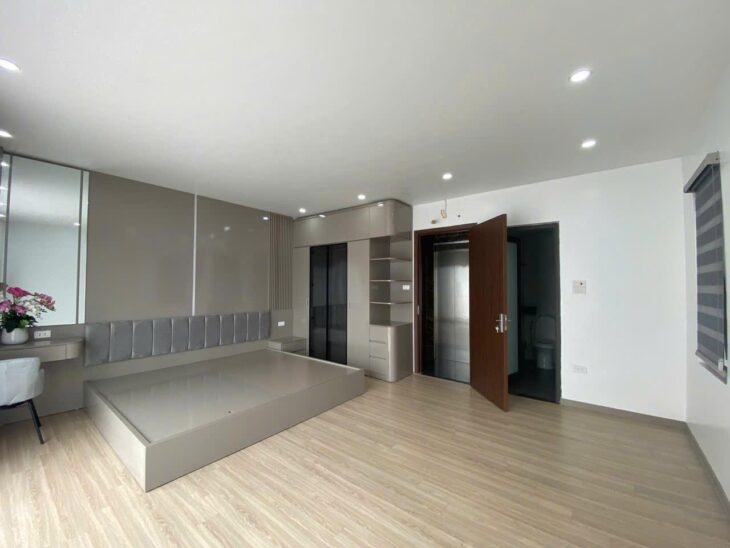 Bán Nhà 6 Tầng Thang Máy – 40m² – Mặt Tiền Gần 5m – Trung Tâm Long Biên – 9 Tỷ