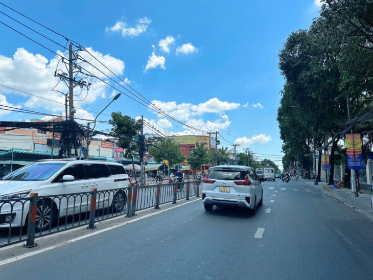Bán CHDV 5 tầng view chợ Hạnh Thông Tây ngang 5m 75m2 9PN hẻm 8m thông chỉ 10.9 tỷ.