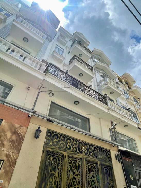 Chỉ 7.5 tỷ có ngay nhà 5 tầng Dương Quảng Hàm hẻm 5m, gần Lotte Mart!