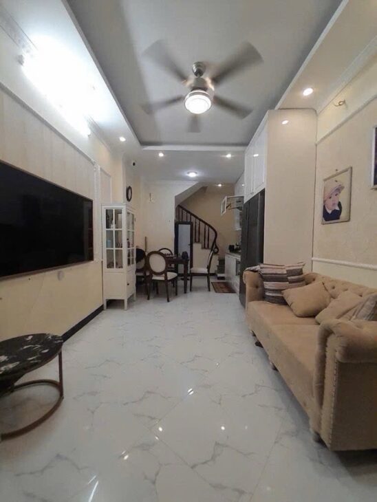 💥💥ĐỐNG ĐA- NHÀ DÂN XÂY CHẮC CHẮN – NỘI THẤT XỊN – GẦN TRƯỜNG CHỢ – NGÕ THOÁNG – SỔ NỞ HẬU – 30M –