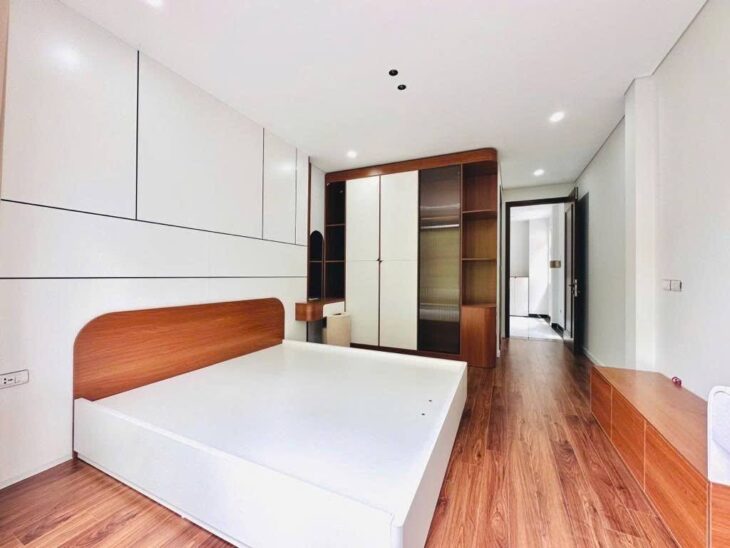 18.5 Tỷ, Oto Tránh, Vỉa hè, Kinh Doanh đỉnh, Lõi Đống Đa, Lô góc, 40m2 x 6T thang máy.