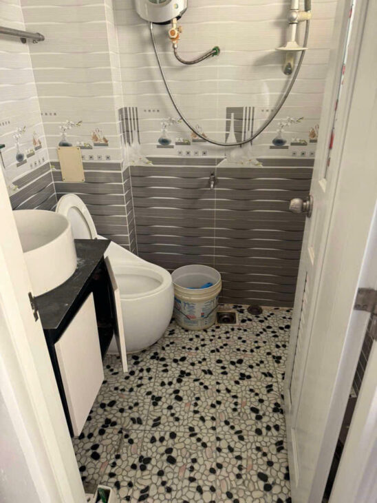 Bán nhà mặt phố Lê Quang Sung, Q.6. DT 42m2, 2 tầng, 3PN. Sổ hồng, giá 6.5 tỷ.