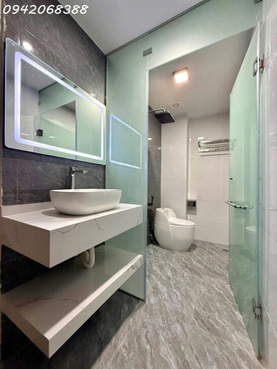 bán nhà Ngõ Chiến Thắng, Ô Chợ Dừa, Đống Đa 8,4T nhà dân xây, mặt tiền rộng, nội thất đẹp.