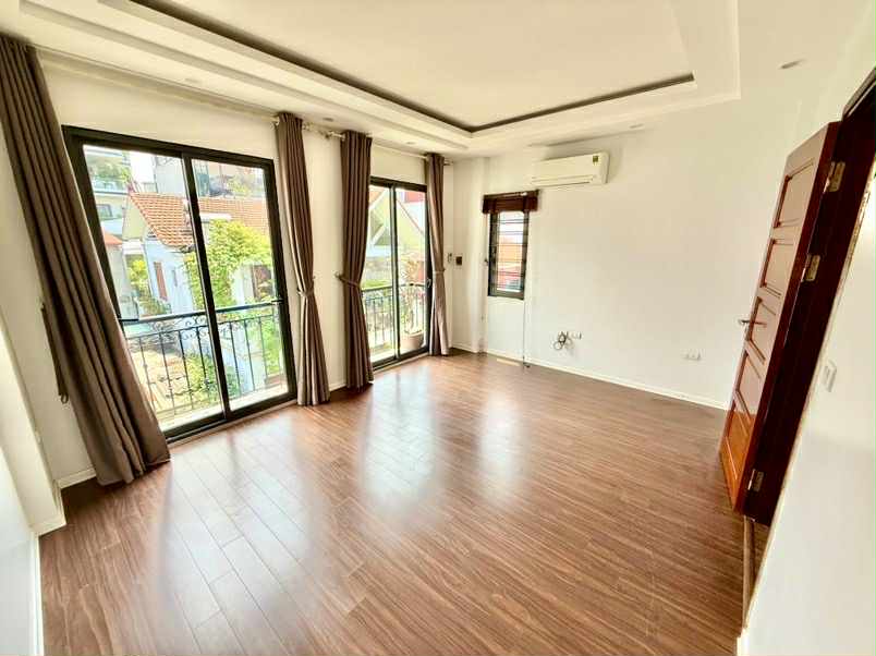 nhà đẹp lô góc Hồng Tiến, 45m x 5 tầng, mặt tiền 4.5m, gara ôtô, phân lô bàn cờ, ôtô chạy vòng quanh