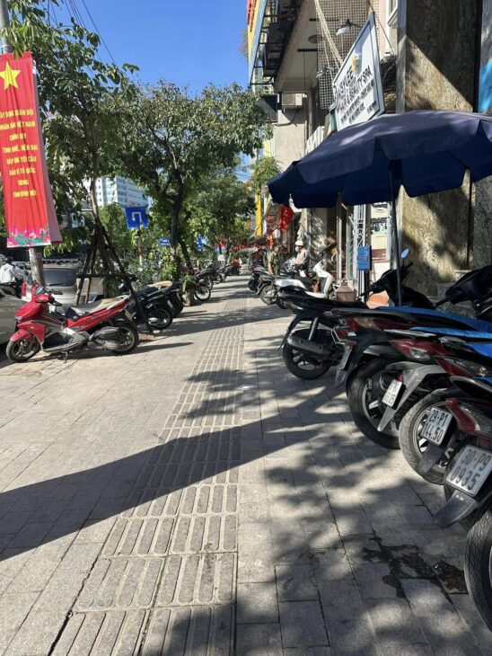 Đầu tư đỉnh, MP Văn Cao Toà VP 101m2, 10 tầng, MT 6m vỉa hè rộng cho thuê 250tr/tháng chỉ 86 tỷ