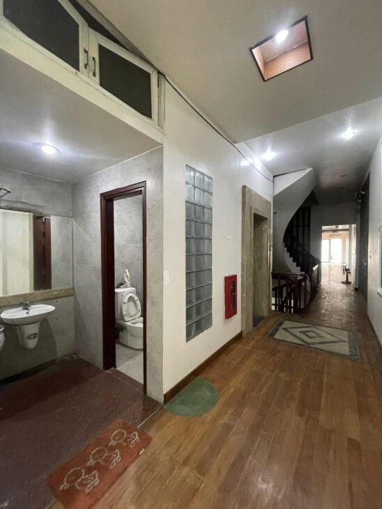 Mặt phố Vũ Thạnh 140m² MT 4.1m 7 tầng thang máy giá 42.5 tỷ dòng tiền 110tr/tháng