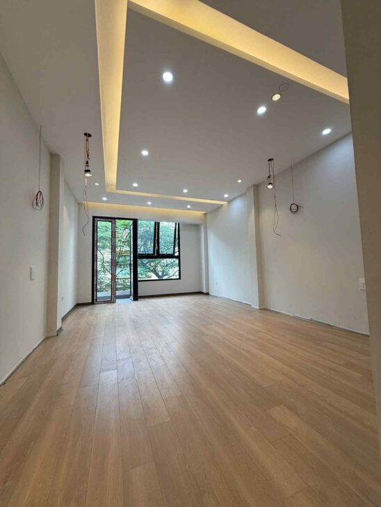 CỰC HIẾM-Ôtô Tránh Phố Hoàng Cầu 62/70m, 5Tầng,MT 4m 27.9 Tỷ, Ngõ thông, KD đỉnh