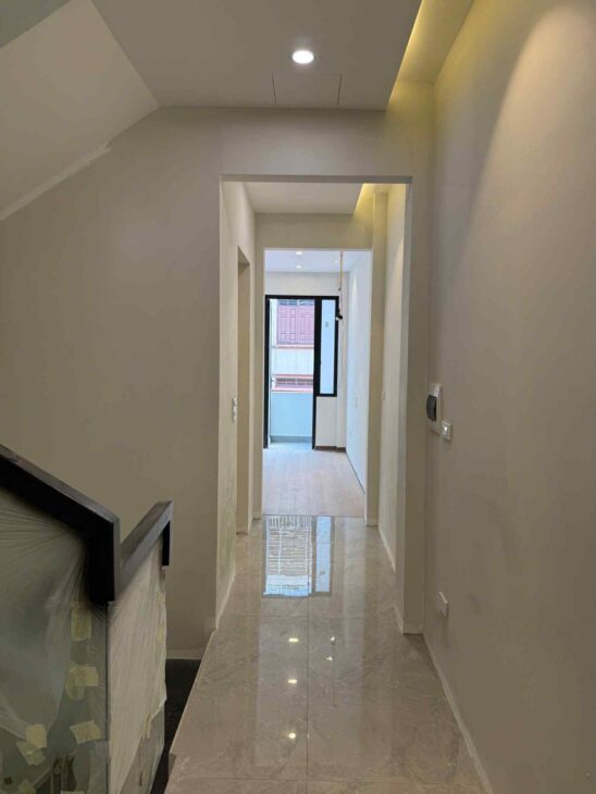 CỰC HIẾM-Ôtô Tránh Phố Hoàng Cầu 62/70m, 5Tầng,MT 4m 27.9 Tỷ, Ngõ thông, KD đỉnh