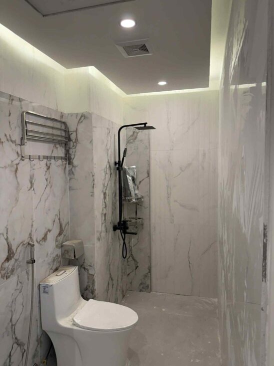 CỰC HIẾM-Ôtô Tránh Phố Hoàng Cầu 62/70m, 5Tầng,MT 4m 27.9 Tỷ, Ngõ thông, KD đỉnh