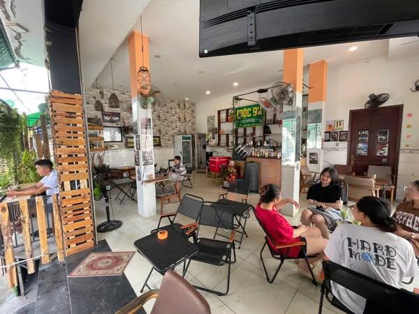 Bình Tân , Nhanh Còn ! QUÁN CAFE GÓC 2 MT ĐẸP LẮM , DT : 10m x 9m, MB thuê rẻ chỉ 12 tr, Tel