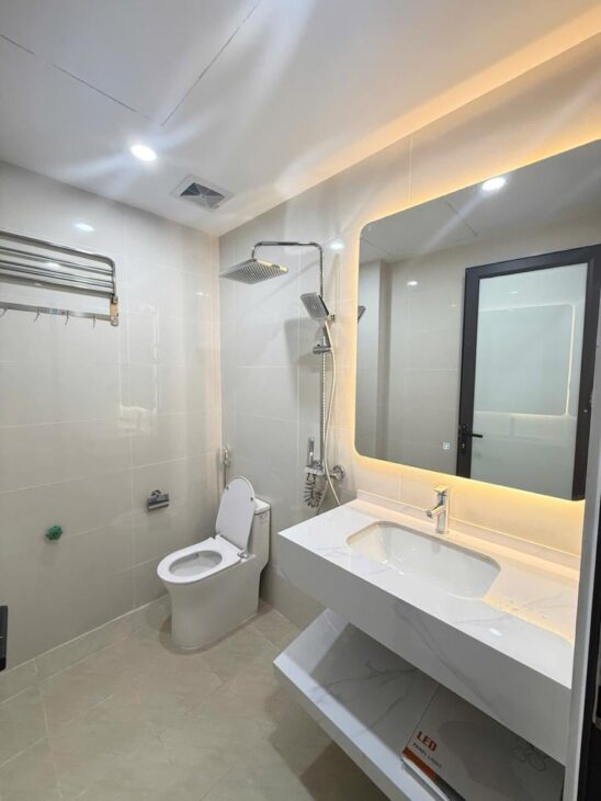 Bán nhà Hoàng Cầu 45m 5 tầng, ô tô, thang máy hơn 13 tỷ.