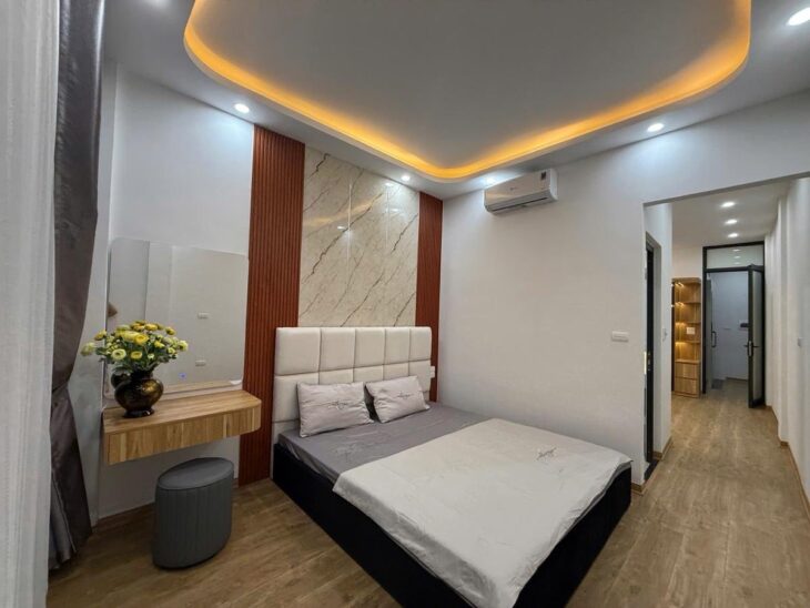 Bán nhà Hoàng Cầu 45m 5 tầng, ô tô, thang máy hơn 13 tỷ.