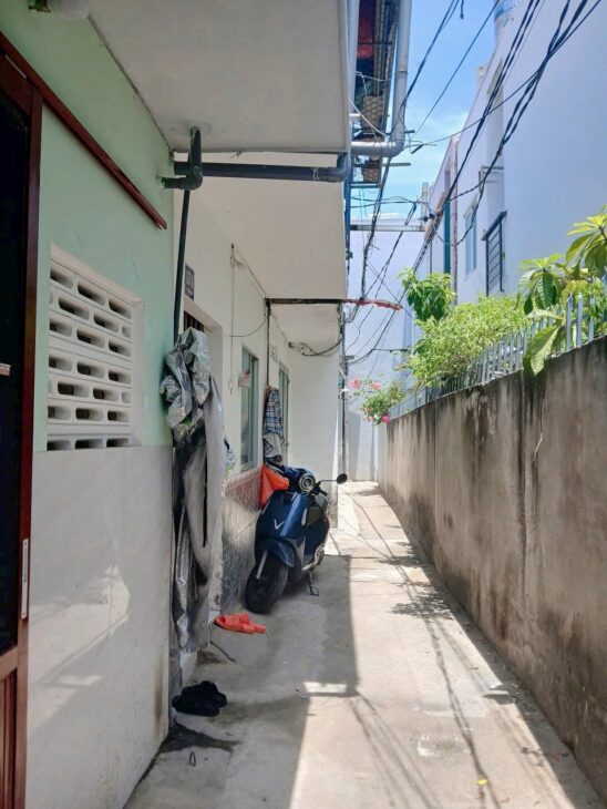 BÁN NHÀ TTTP CẤP 4 CÓ GÁC HẺM 2/4 PHƯỜNG NHA TRANG CHỈ 1TY4