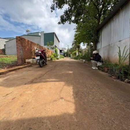 BÁN LÔ ĐẤT SIÊU TO – SÁT CỔNG SAU ĐẠI HỌC TÂY NGUYÊN 4 tỷ 5 Vị trí cực kỳ đắt giá – chỉ vài bước