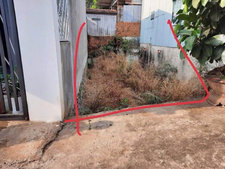 Đất TTTP BMT- hẻm 100 Amakhe cách ngã 6 500m – Oto vào được gần tới đất Diện tích: 5 x 13 Thổ