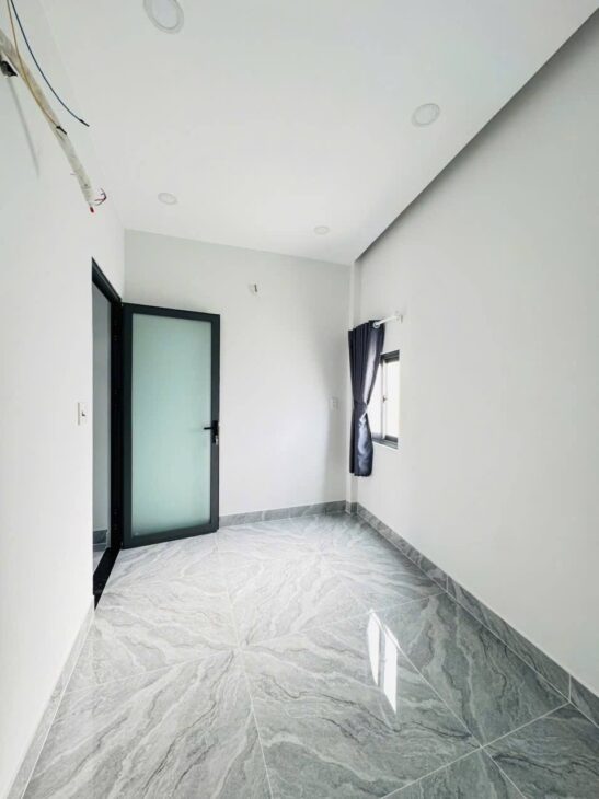 NHÀ 2 TẦNG LÔ GÓC 2 MẶT HẺM 38M2 HXH GẦN MẶT TIỀN BÙI VĂN NGỮ SÁT BÊN CHỢ NGÃ BA ĐÔNG QUANG. HIỆP