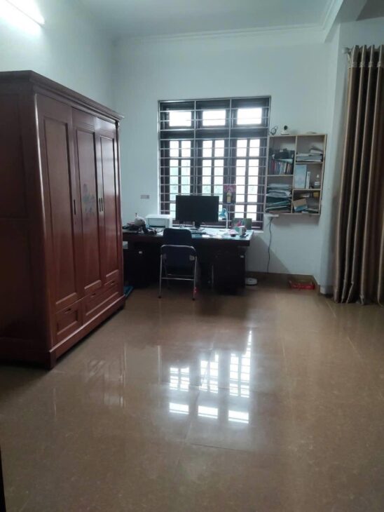 Bán nhà Nguyễn Đình Thi ngõ thông gần hồ Tây an sinh đỉnh 68m 18.0 tỷ