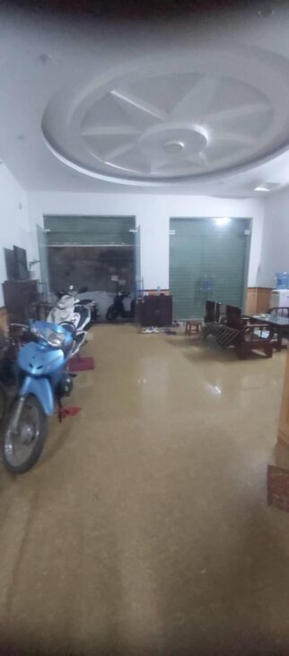 Bán nhà Nguyễn Đình Thi ngõ thông gần hồ Tây an sinh đỉnh 68m 18.0 tỷ