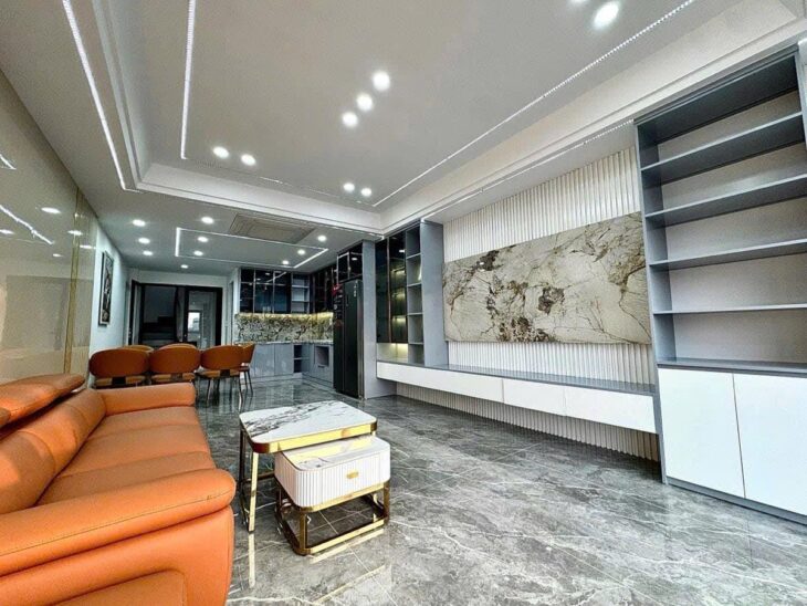 Bán nhà LẠC LONG QUÂN otô tránh- kinh doanh thang máy 48 M 5tầng 14.2 tỷ