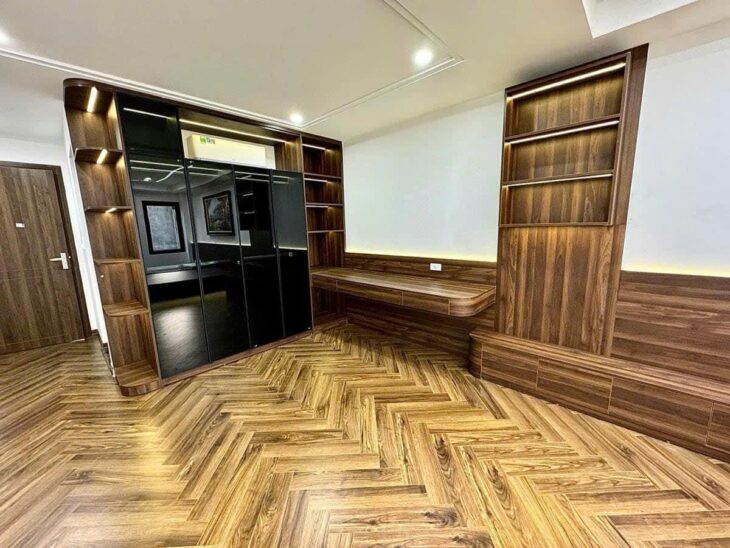 Bán nhà LẠC LONG QUÂN otô tránh- kinh doanh thang máy 48 M 5tầng 14.2 tỷ