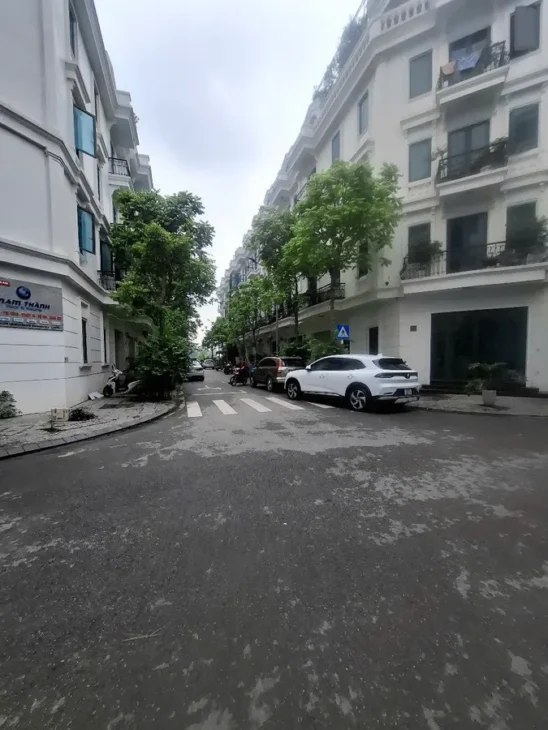 PHÂN LÔ- GARA -Ô TÔ TRÁNH BT KIẾN HƯNG- HÀ ĐÔNG 78mx 5 tầng, 3 thoáng, VỈA HÈ MT 7M 22,9 TỶ.