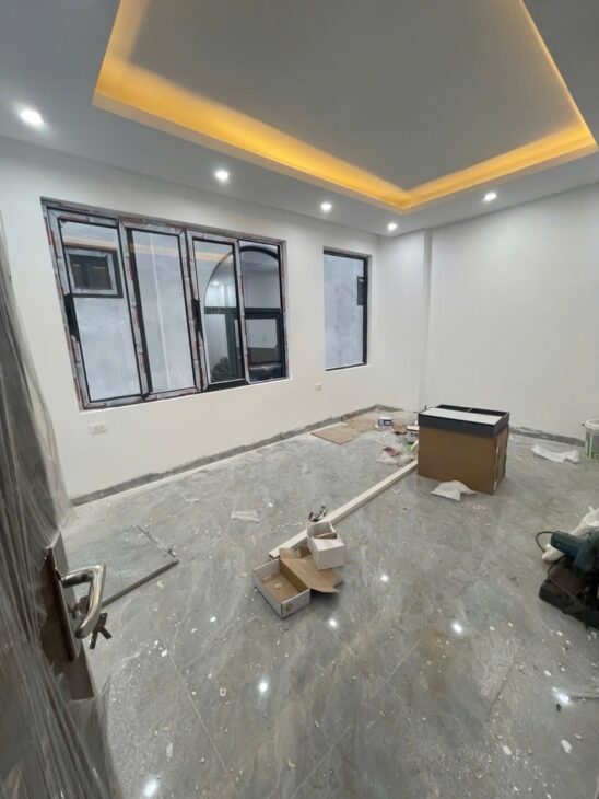 NHÀ MỚI DÂN XÂY CHẮC CHẮN – THANG MÁY XỊN – FULL NỘI THẤT- NGÕ 3M BA GÁC ĐUA – VÀI BƯỚC RA PHỐ _